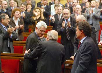 Pujol felicita a Maragall en presencia de Artur Mas y Carod Rovira. http://www.elmundo.es/elmundo/2006/05/10/espana/1147286013.html